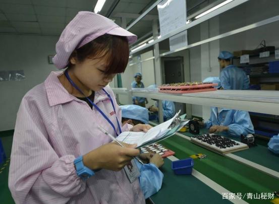 勤劳的中国人，为何工厂用工荒与外卖递送服务兴起并存？